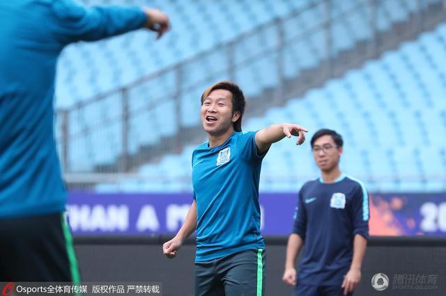 在本轮英超利物浦4-3击败富勒姆的比赛中，努涅斯首发出战，以下为他在本场数据：比赛时间90分钟3次射门0射正1次中框2次错失良机45次触球传球成功率57%1次关键传球1次创造良机10次对抗4次成功1次抢断sofa评分6.4分